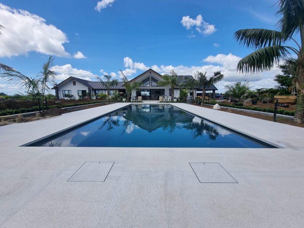 Concrete lap pool built on narrow Auckland section