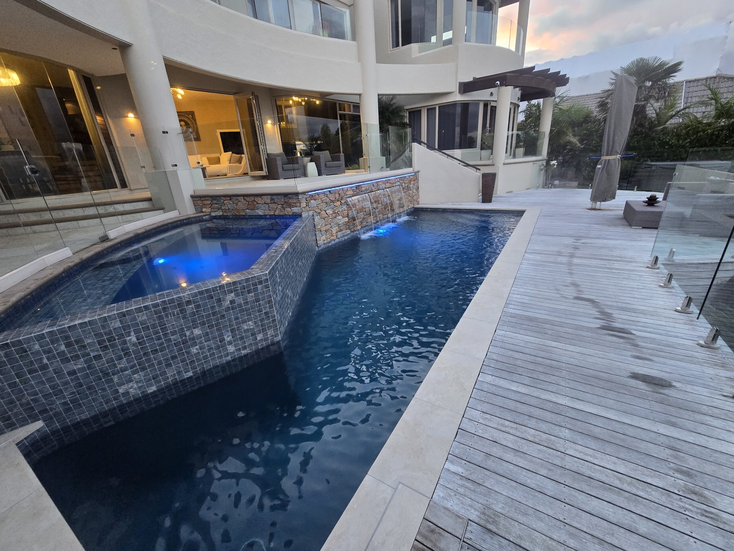 Ezarri glass mosaic infinity spa in Waiake Auckland