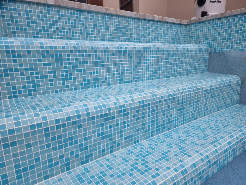 Renovated Howick pool with waterline tiling and new coping, Auckland